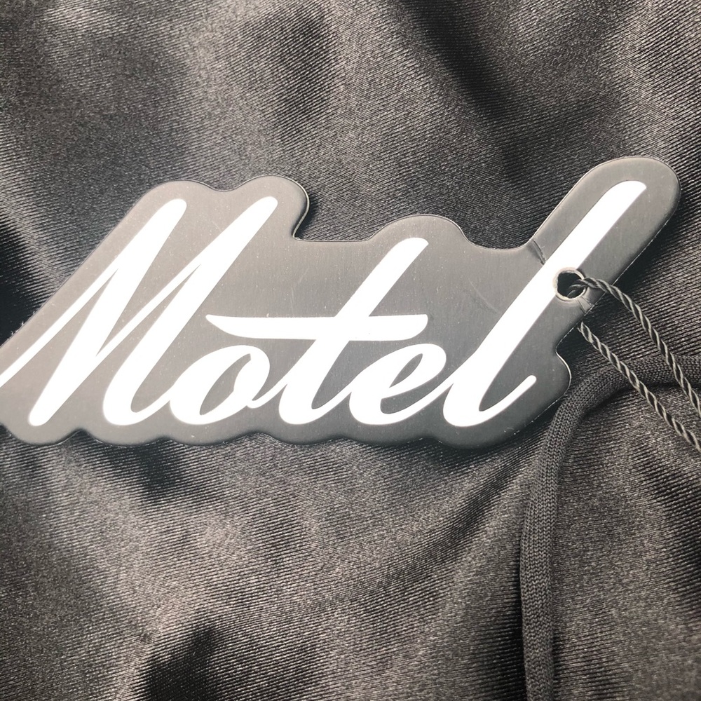 Motel Rocks NWT - Picture 3 of 6